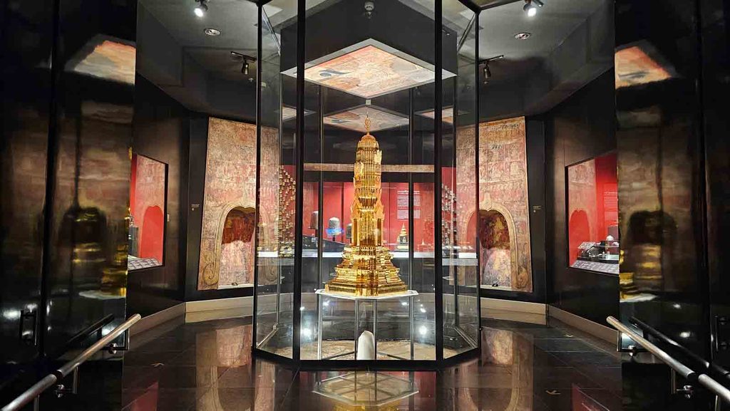 พระปรางค์วัดราชบูรณะ จำลอง